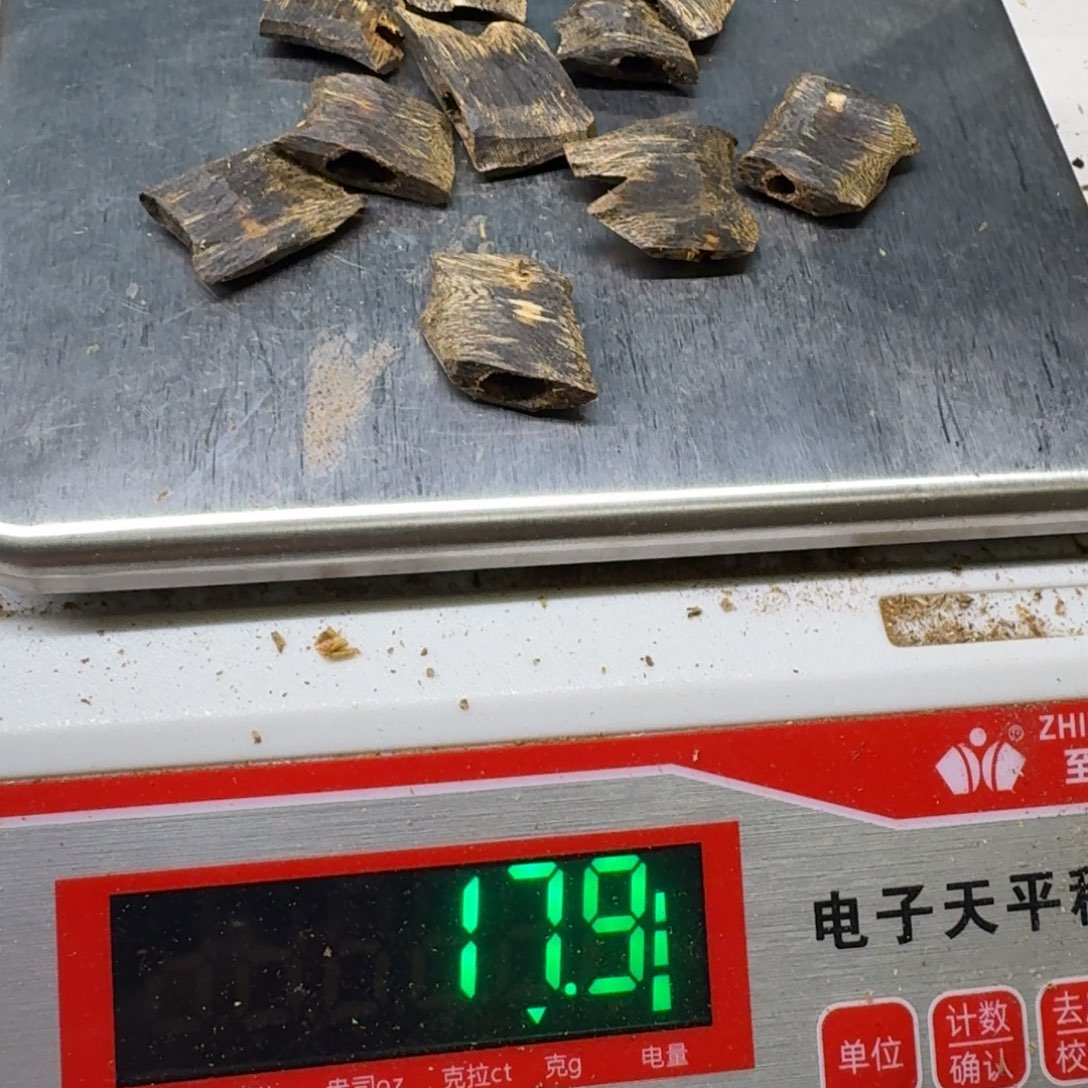 S***游沉香沉香碎屑张勺仔