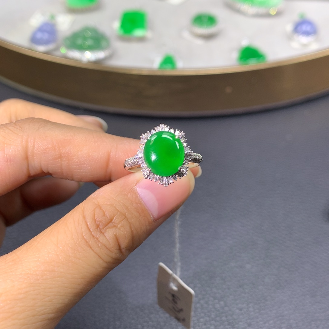 翡翠戒指18K金镶嵌翡翠