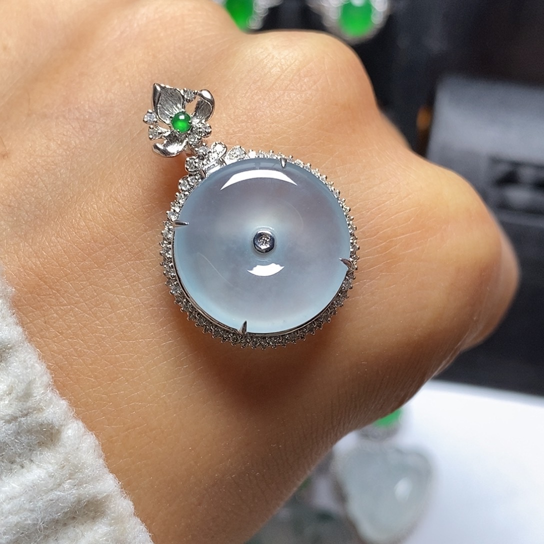 翡翠18K金镶嵌颈饰