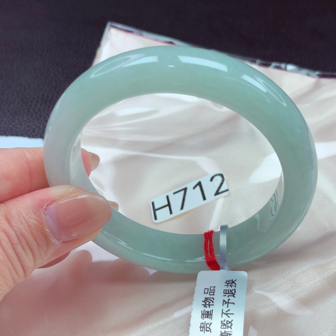 翡翠手镯未镶嵌手镯88
