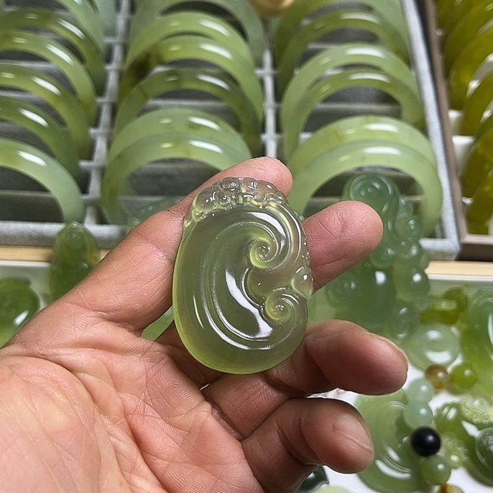 合金蛇纹石玉颈饰