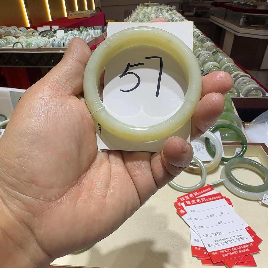 和田玉未镶嵌手镯129