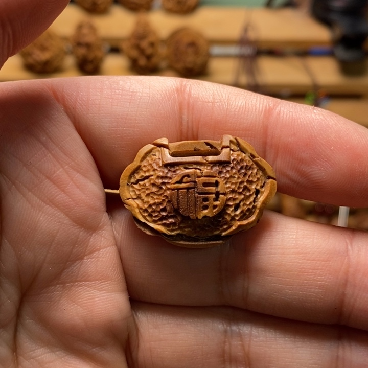 小***头桃核雕刻平安锁单颗