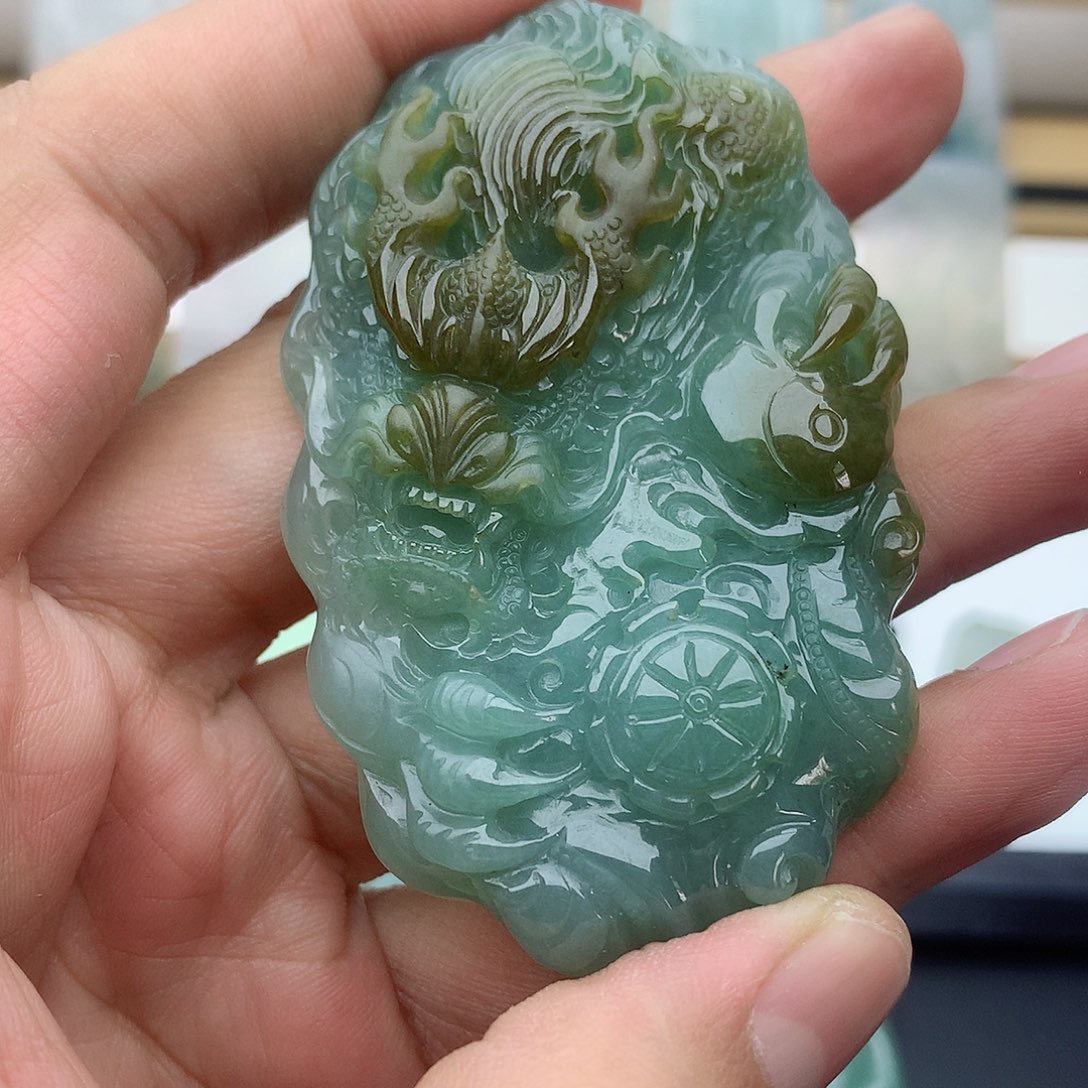 翡翠颈饰未镶嵌?*紫龙牌