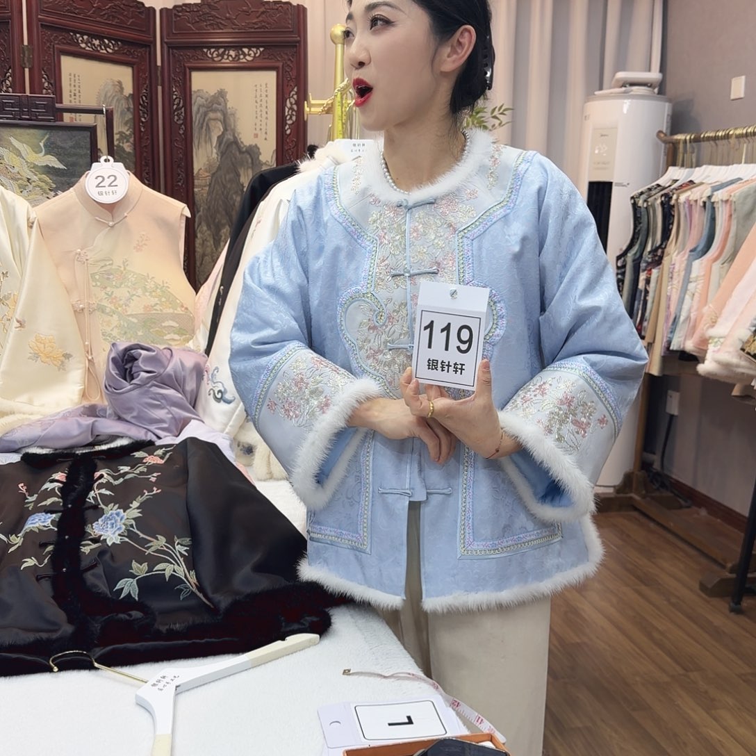 萱***宝非遗传承人的精神风貌