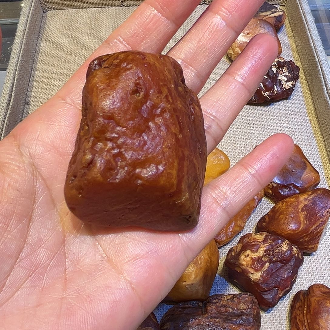 琥珀未镶嵌颈饰吊坠