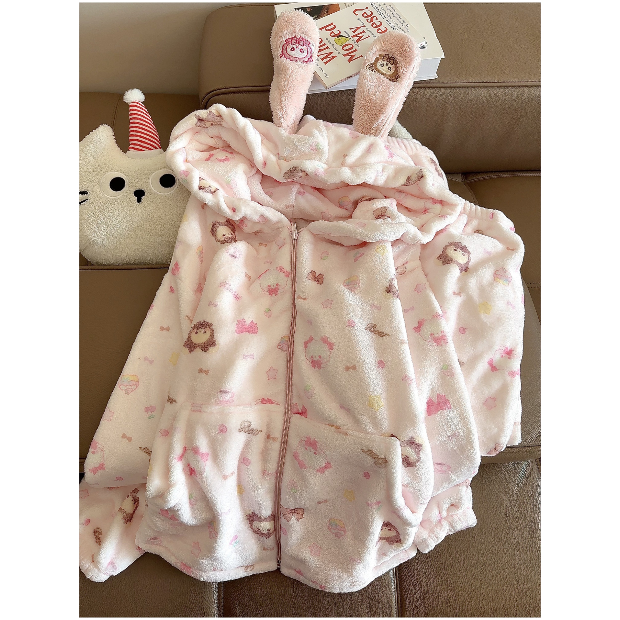 秋冬季法兰绒连帽睡衣女加绒加厚宽松卡通保暖毛绒拉链耳朵家居服