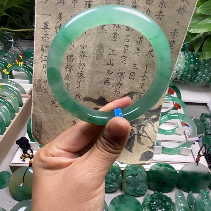 未镶嵌手镯石英质玉