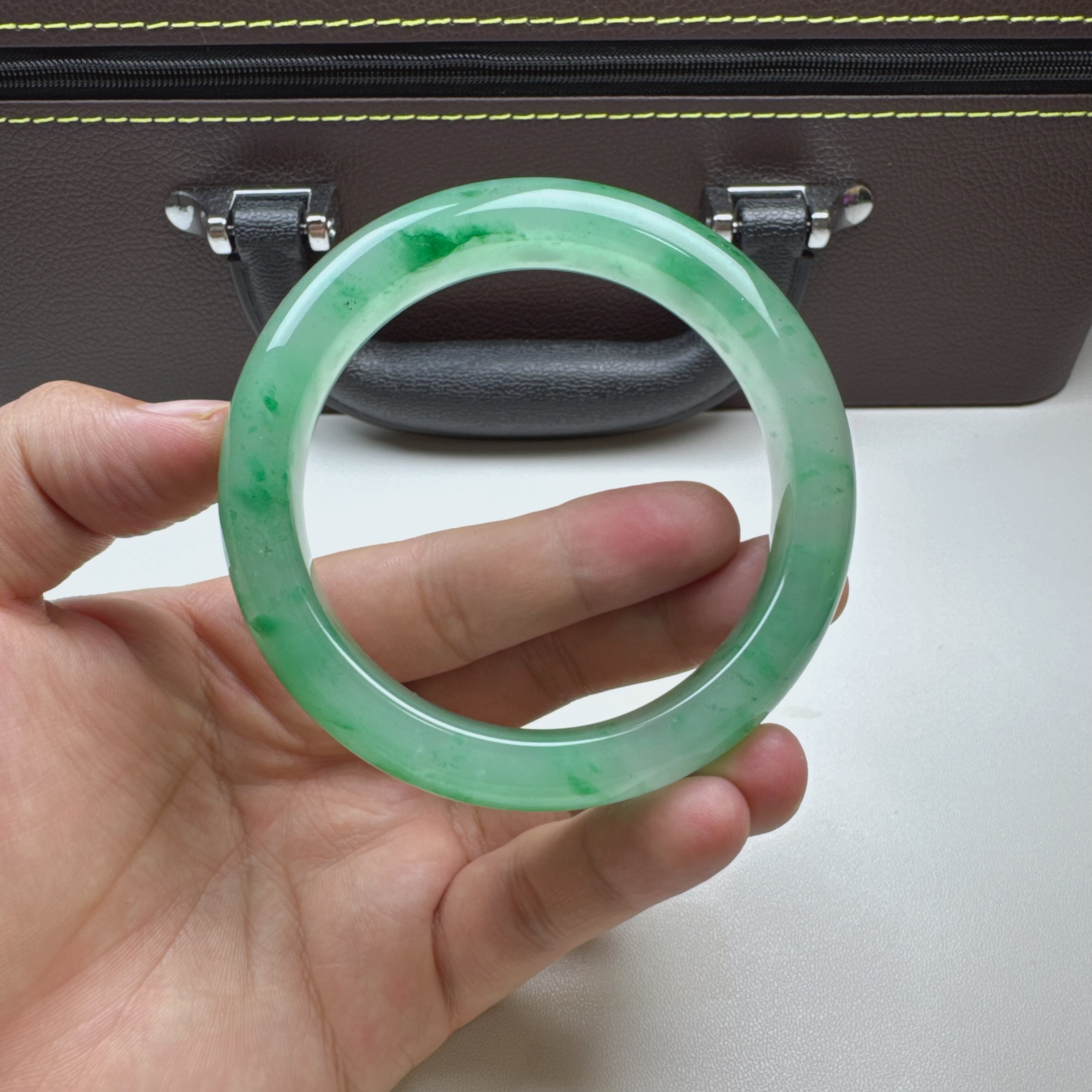 精品天然A货非洲翠冰飘花手镯圈口61-62飘绿