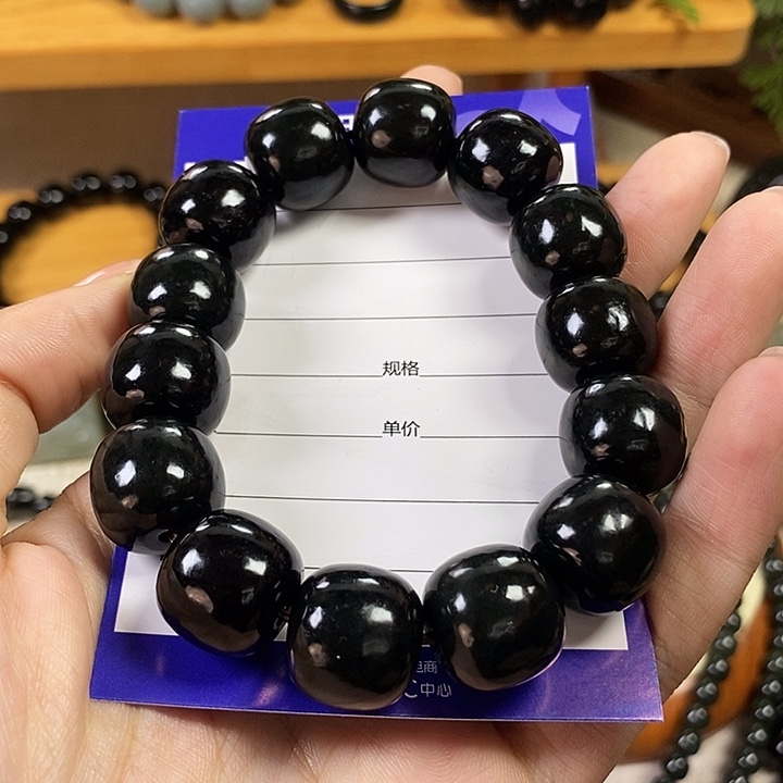 是***眠和田玉未镶嵌手链