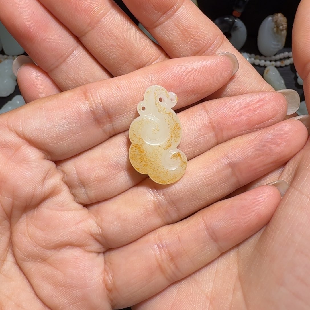 B***n和田玉未镶嵌颈饰