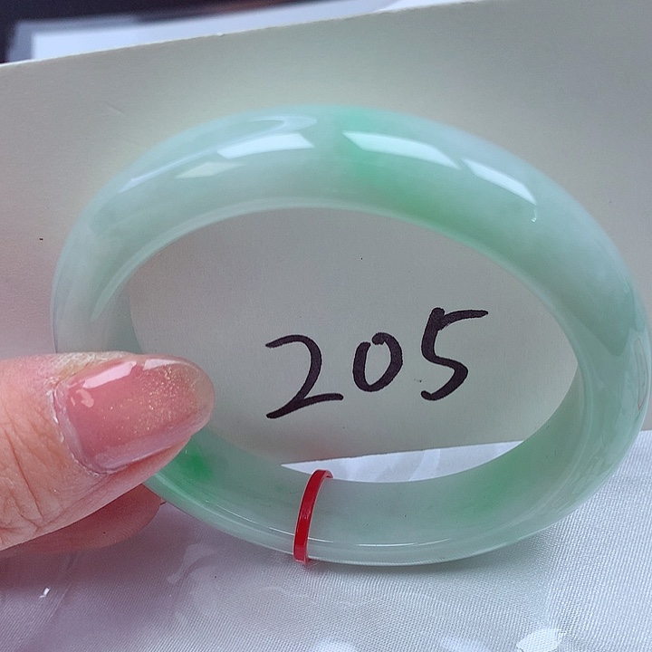 翡翠手镯未镶嵌翡翠