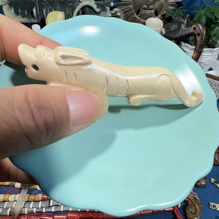 透闪石质玉未镶嵌挂件