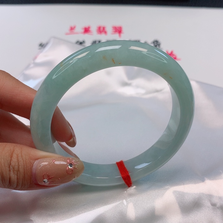 翡翠手镯未镶嵌56圈