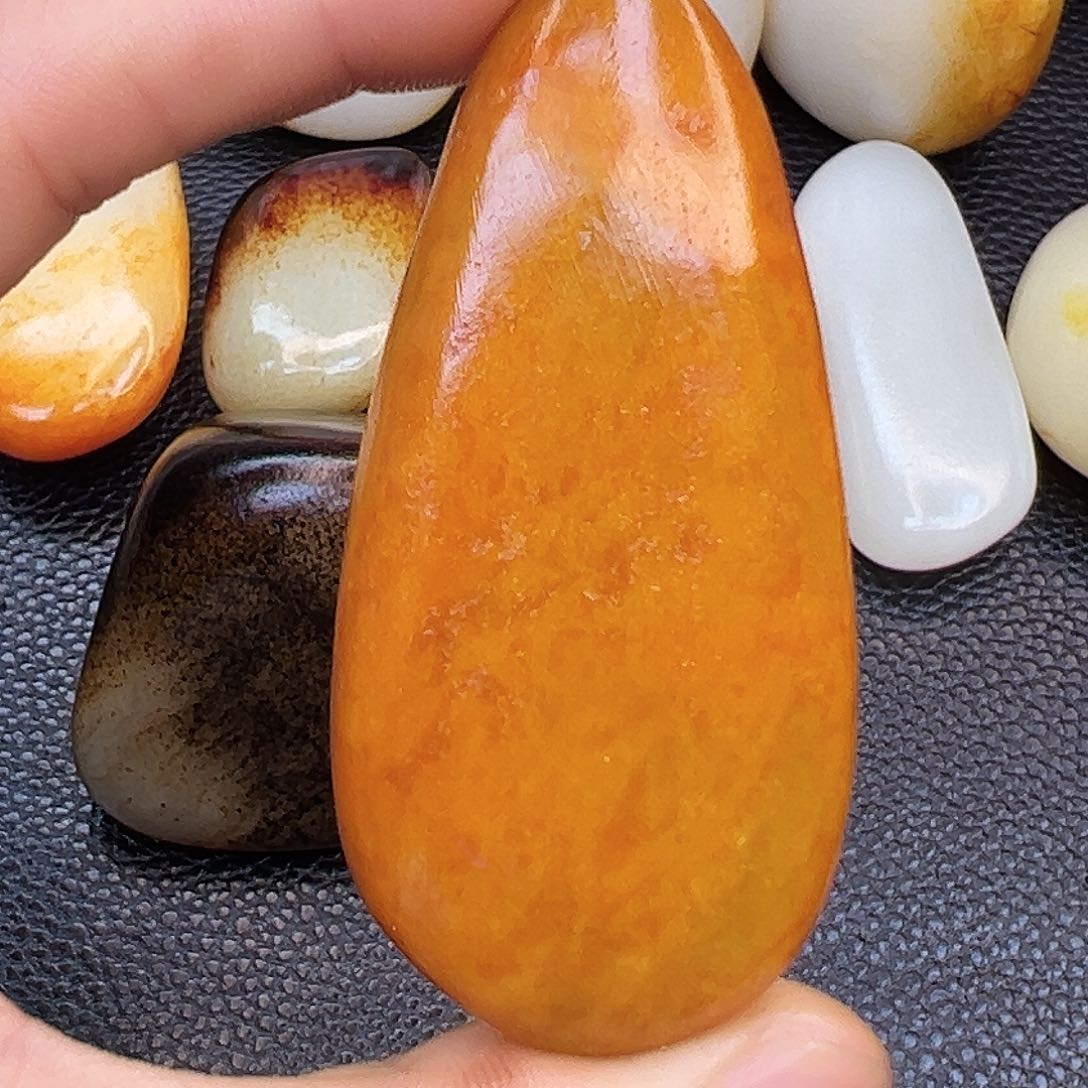 和田玉未镶嵌珠宝奇石
