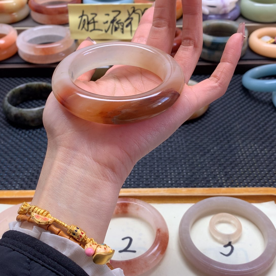 石英质玉手镯未镶嵌