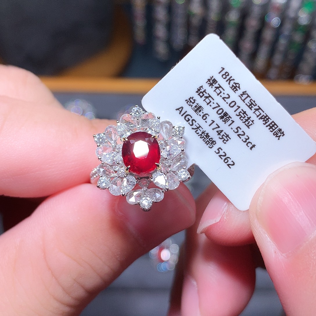 18K金镶嵌戒指红宝石客服询价