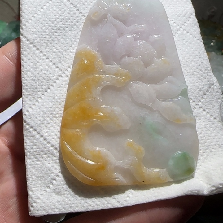 翡翠颈饰未镶嵌荷塘月色