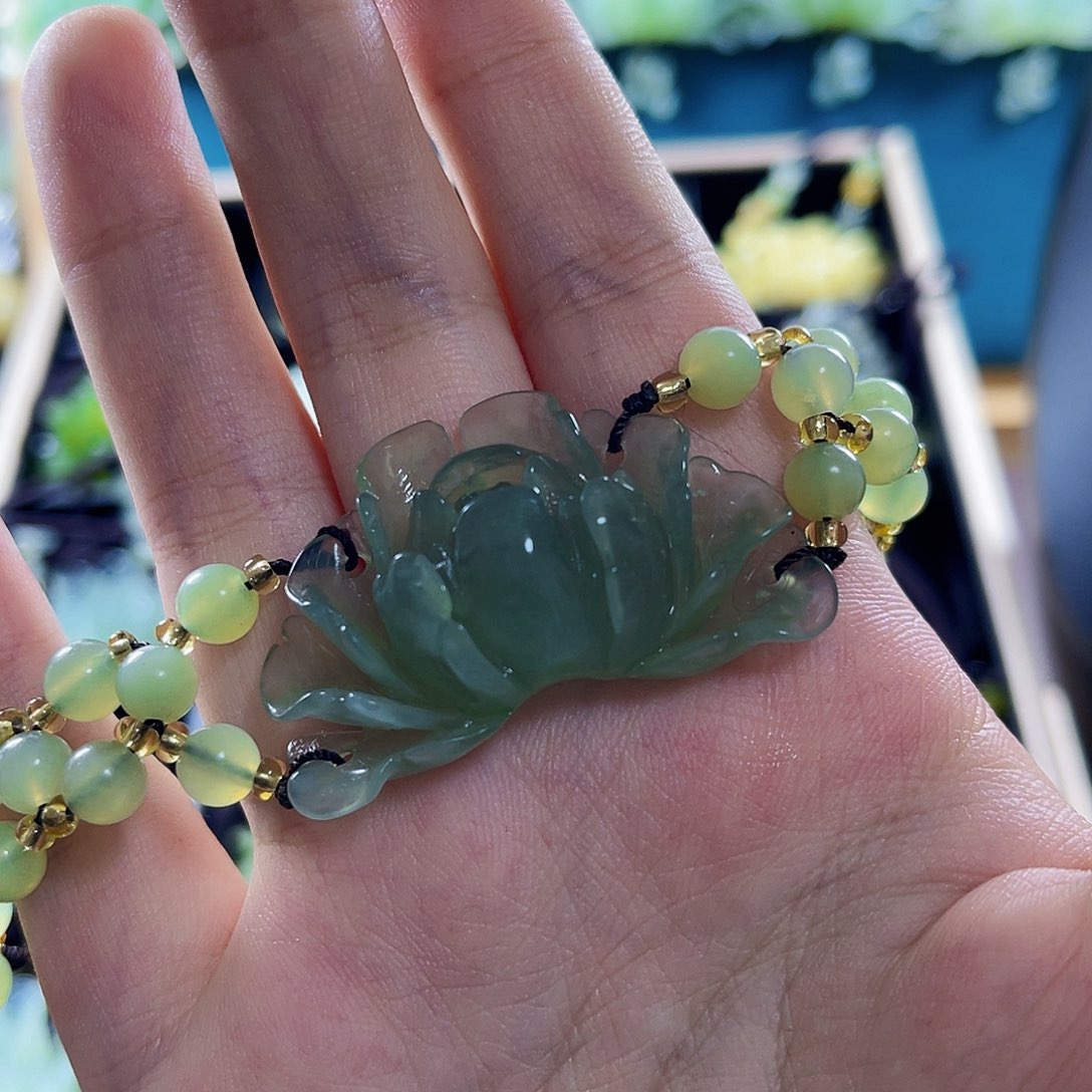 蛇纹石玉颈饰未镶嵌凌