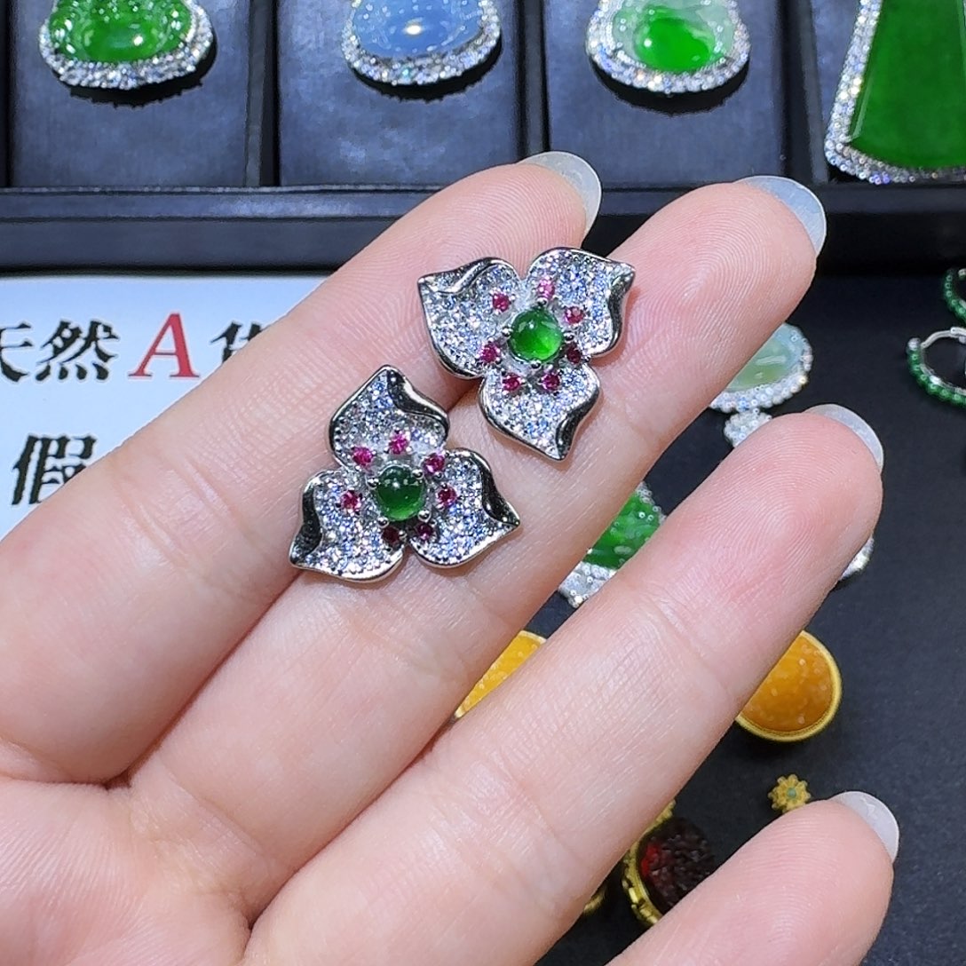 翡翠耳饰未镶嵌花
