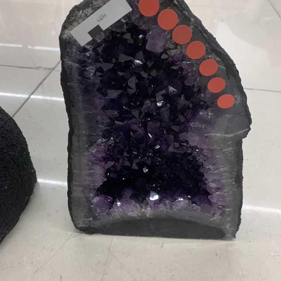 紫晶洞6.5公斤20公分宽天然水晶