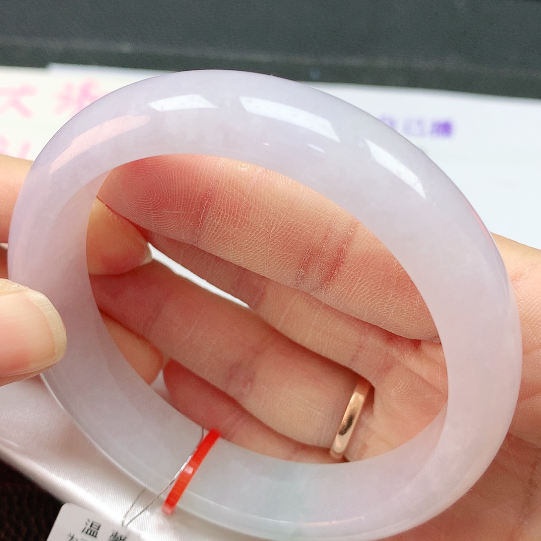 翡翠手镯未镶嵌60轮胎