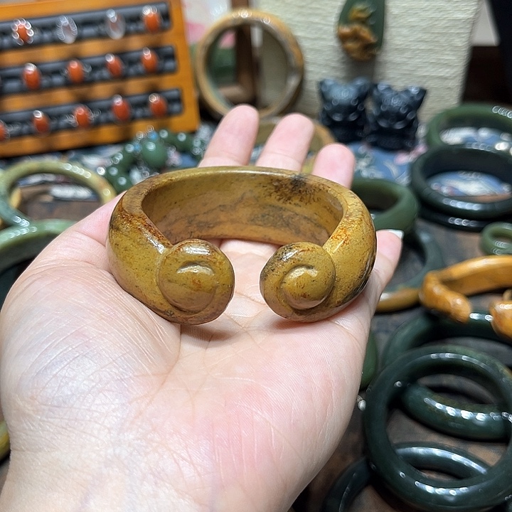 岫岩河磨玉（透闪石质玉）手镯未镶嵌妞*