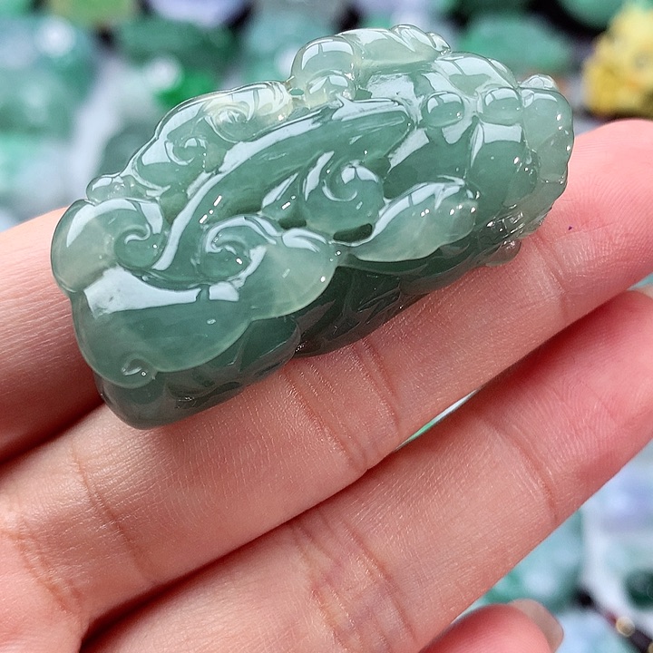 翡翠颈饰未镶嵌翡翠