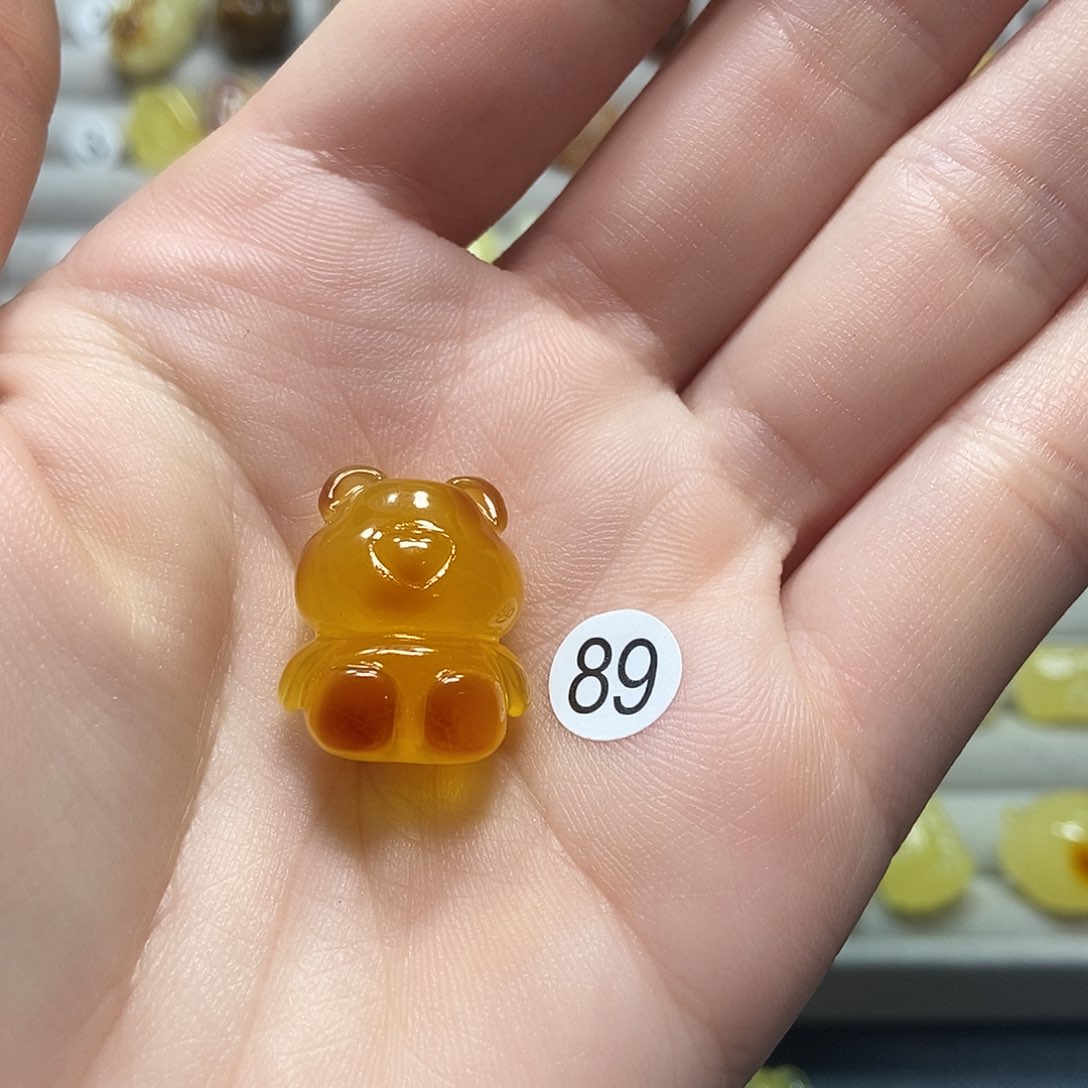 琥珀裸石未镶嵌，