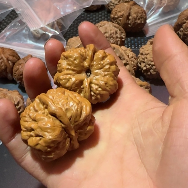 倒***罡文玩核桃把件蛤蟆头