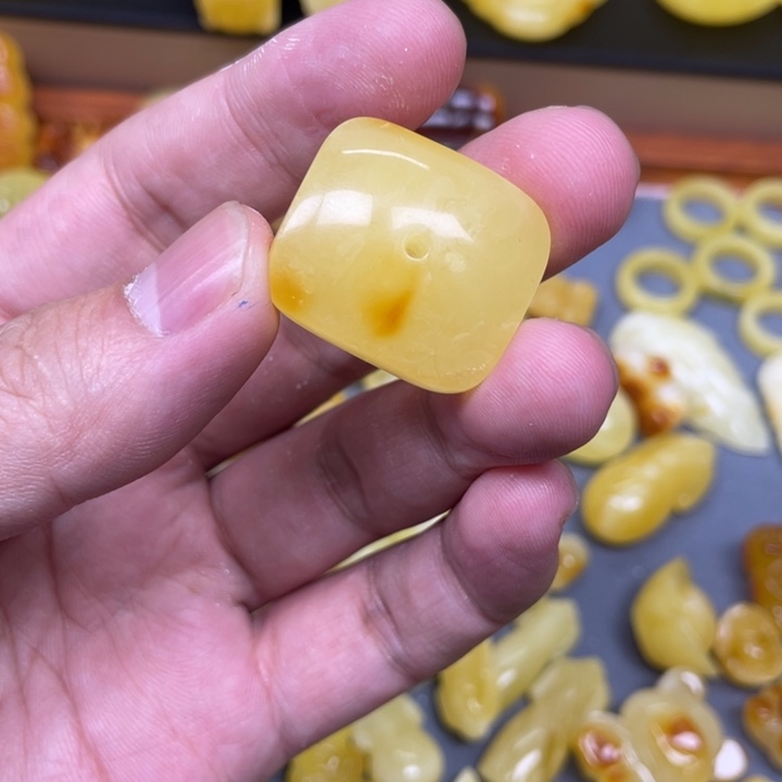 未镶嵌蜜蜡珠宝奇石