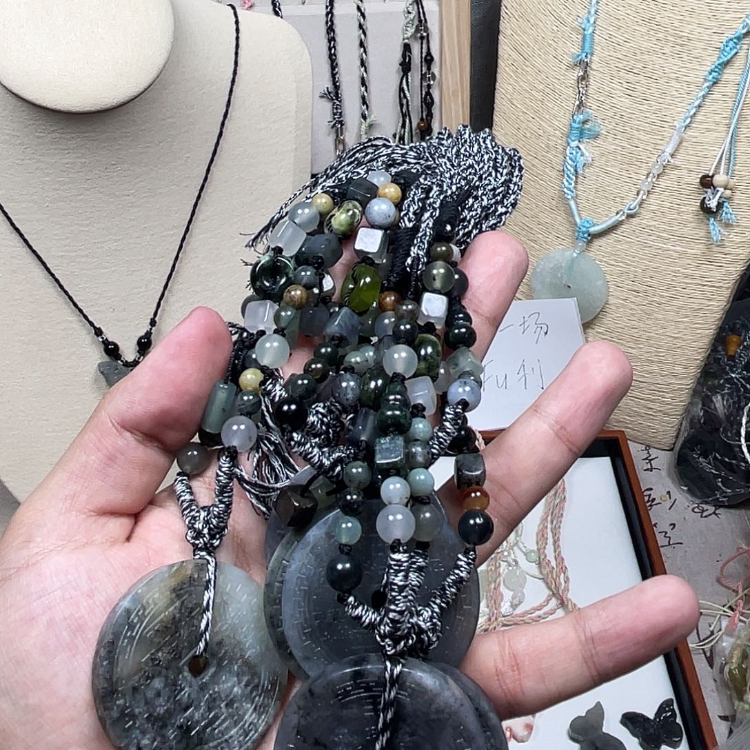 蛇纹石玉合金颈饰