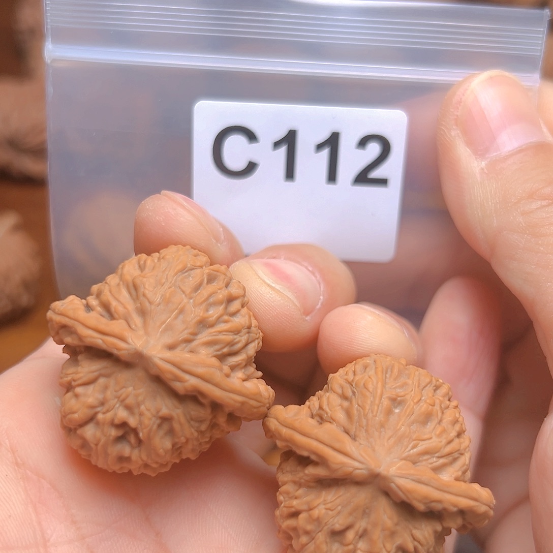 文玩核桃吊坠37白狮子