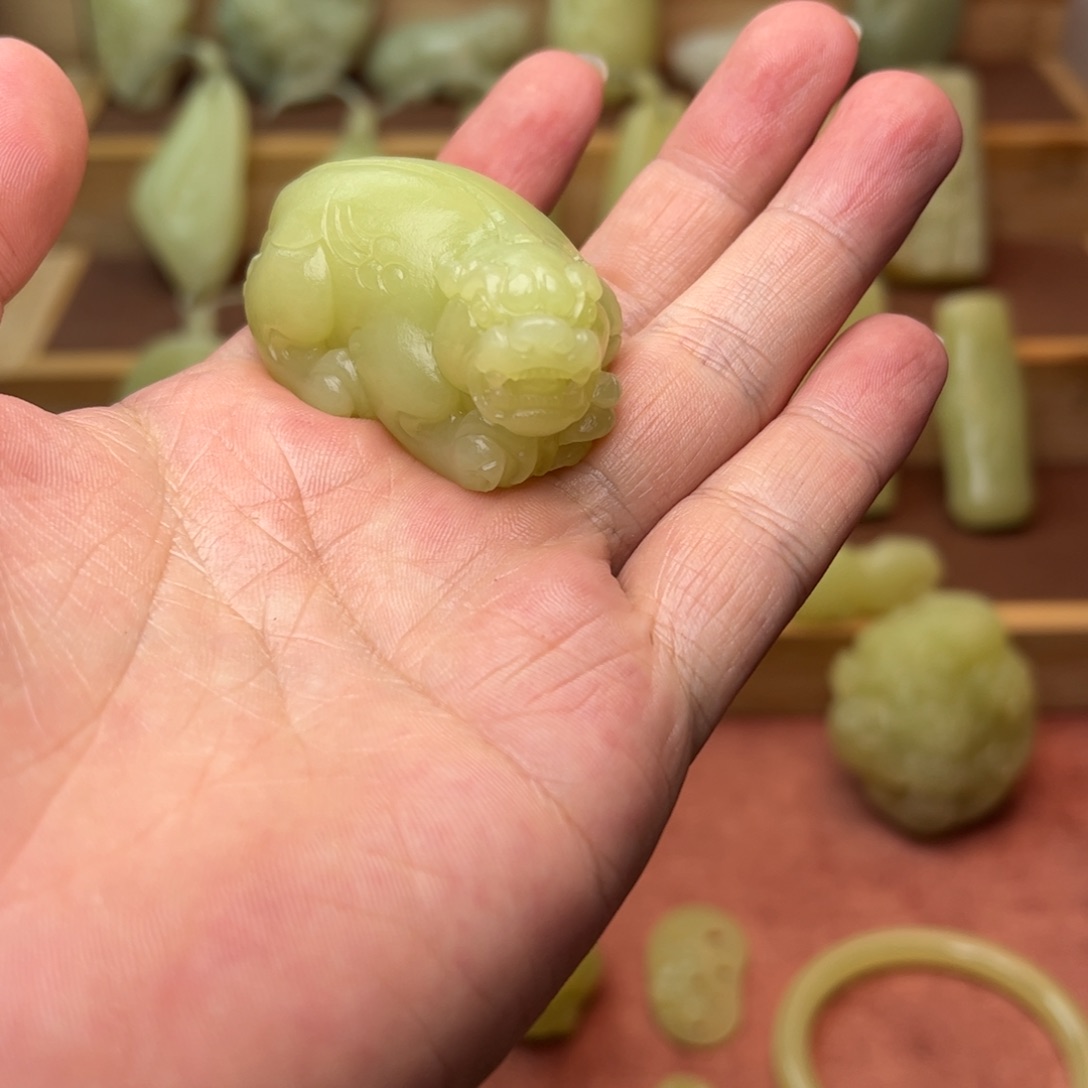 幸***泽颈饰未镶嵌和田玉（黄玉）