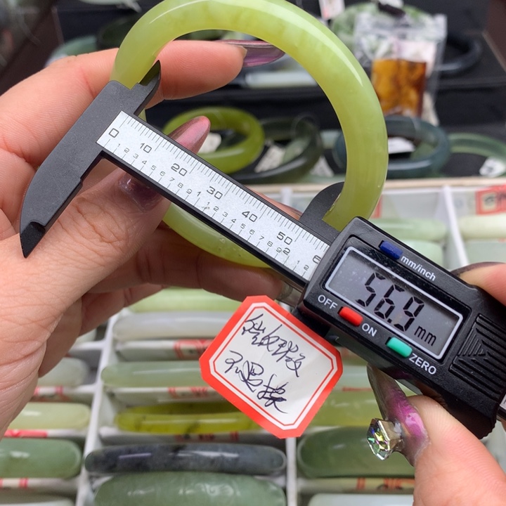 蛇纹石玉手镯未镶嵌832