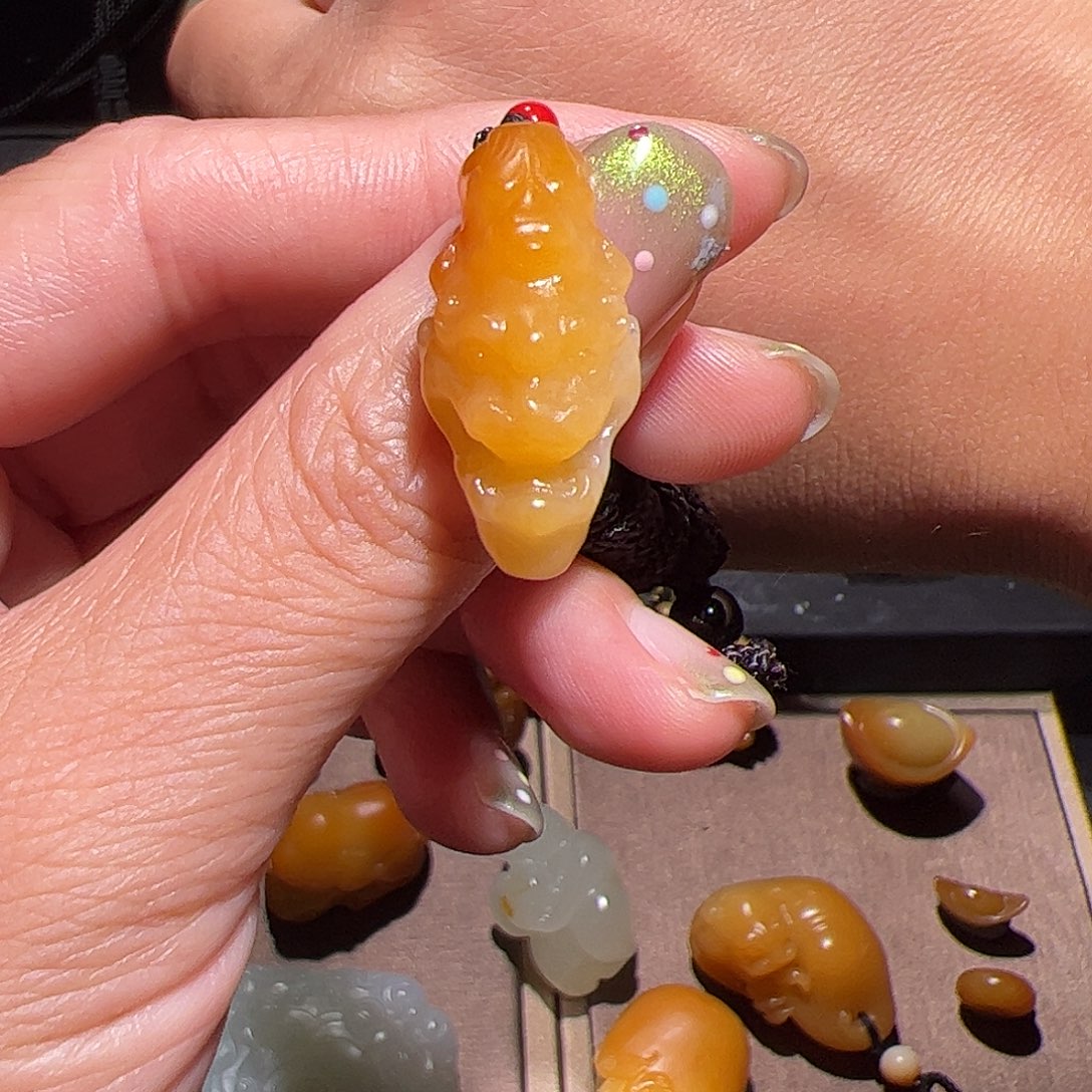 和田玉未镶嵌车挂