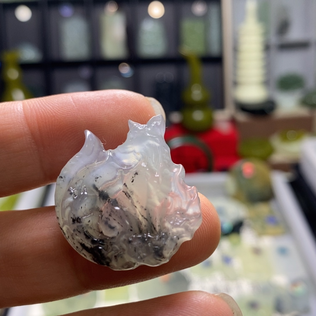 蛇纹石玉颈饰未镶嵌狐狸