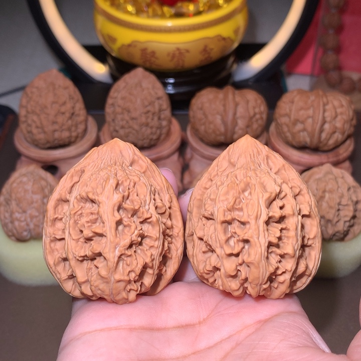 文玩核桃把件玉麒麟