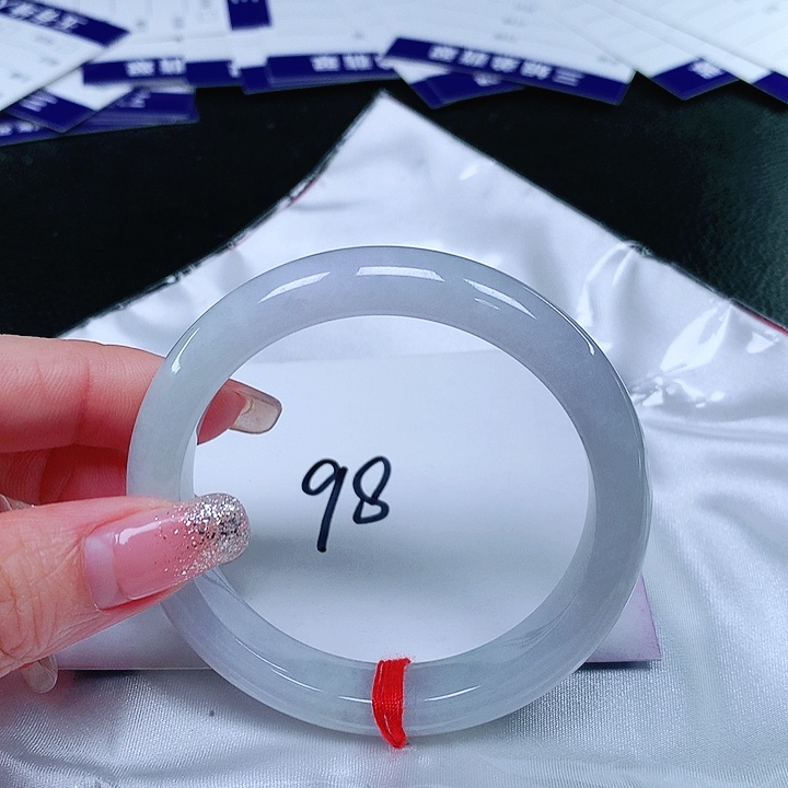 翡翠手镯未镶嵌翡翠手镯未镶嵌