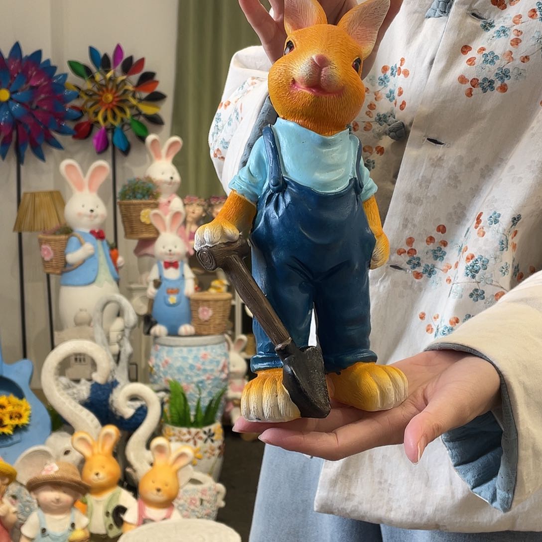 茶宠带铲子彼得兔