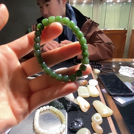 靈***湫和田玉未镶嵌颈饰