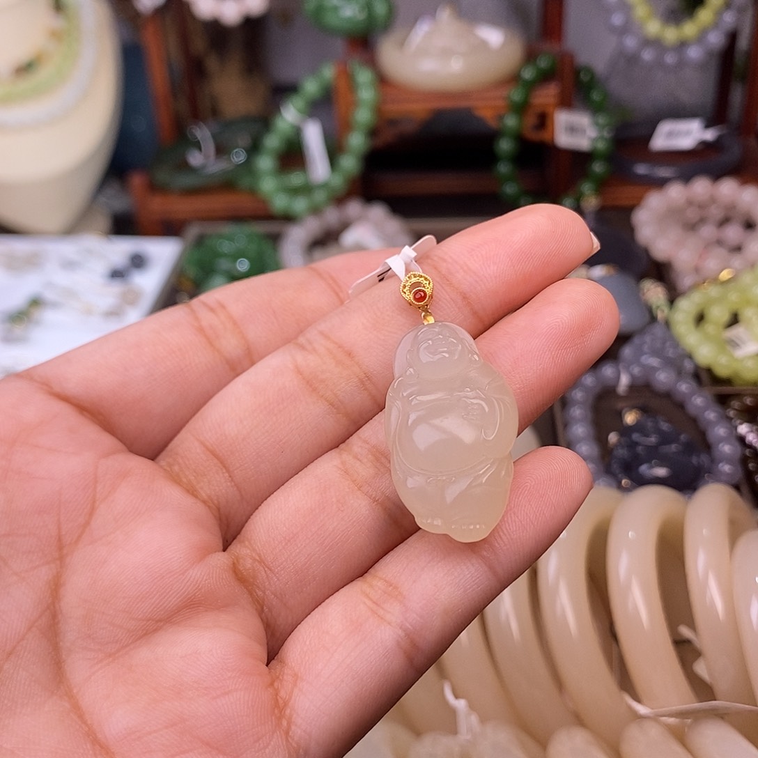 和田玉清货价孤品老矿料藕粉金镶逍遥佛未镶嵌