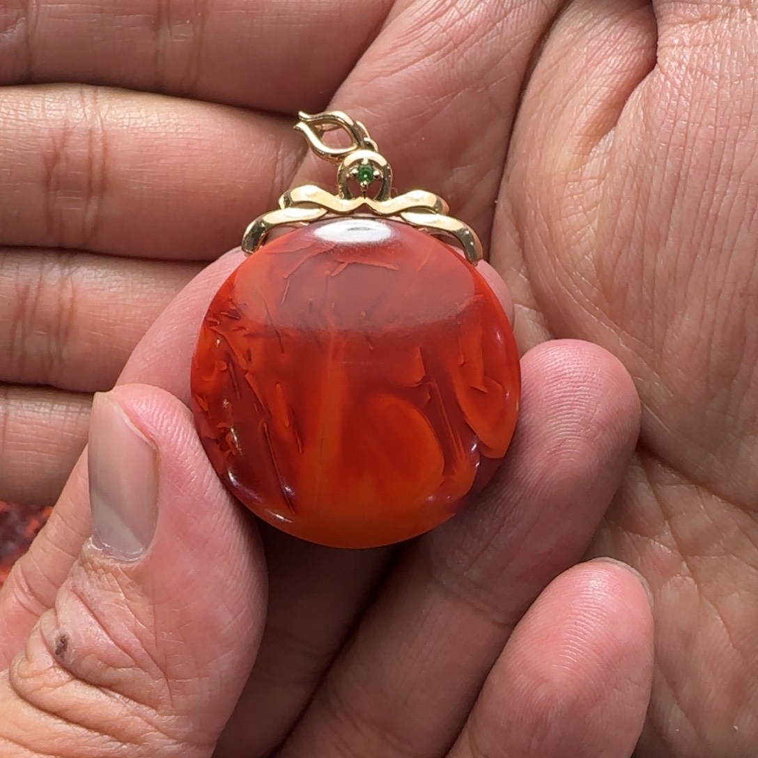 南红玛瑙颈饰18K金镶嵌和*行