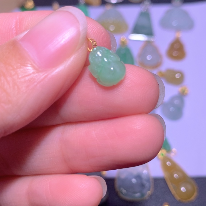 颈饰18K金镶嵌翡翠翡翠