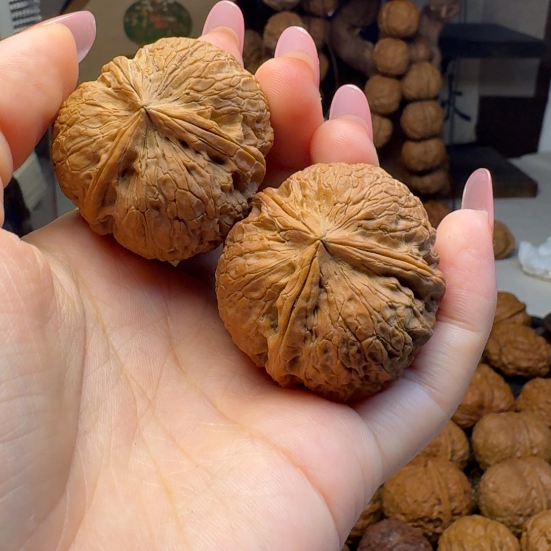 M***、把件文玩核桃狮王三棱39.5