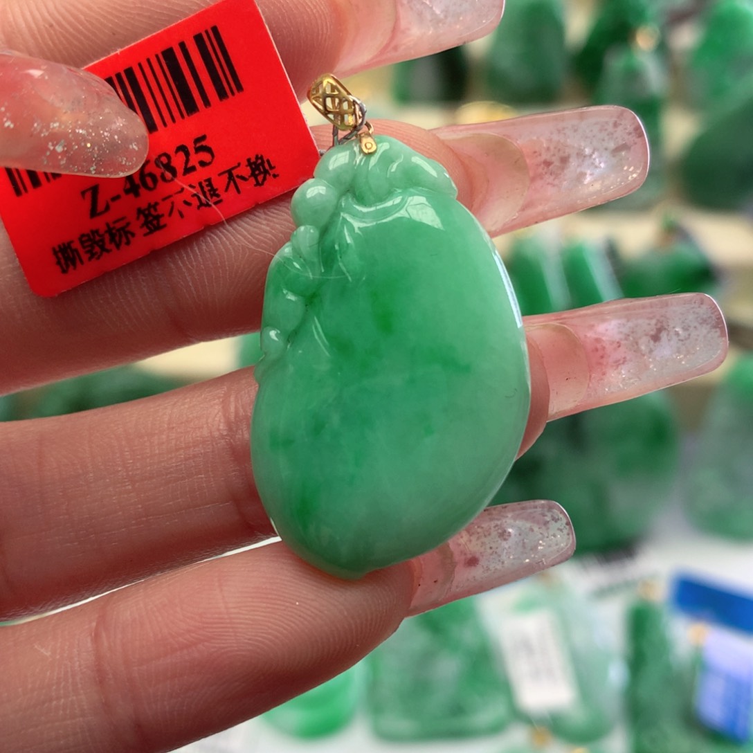 翡翠颈饰18K金镶嵌翡翠