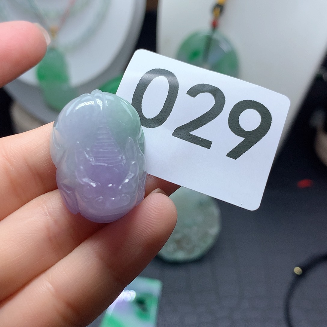 翡翠吊坠(赠链)未镶嵌