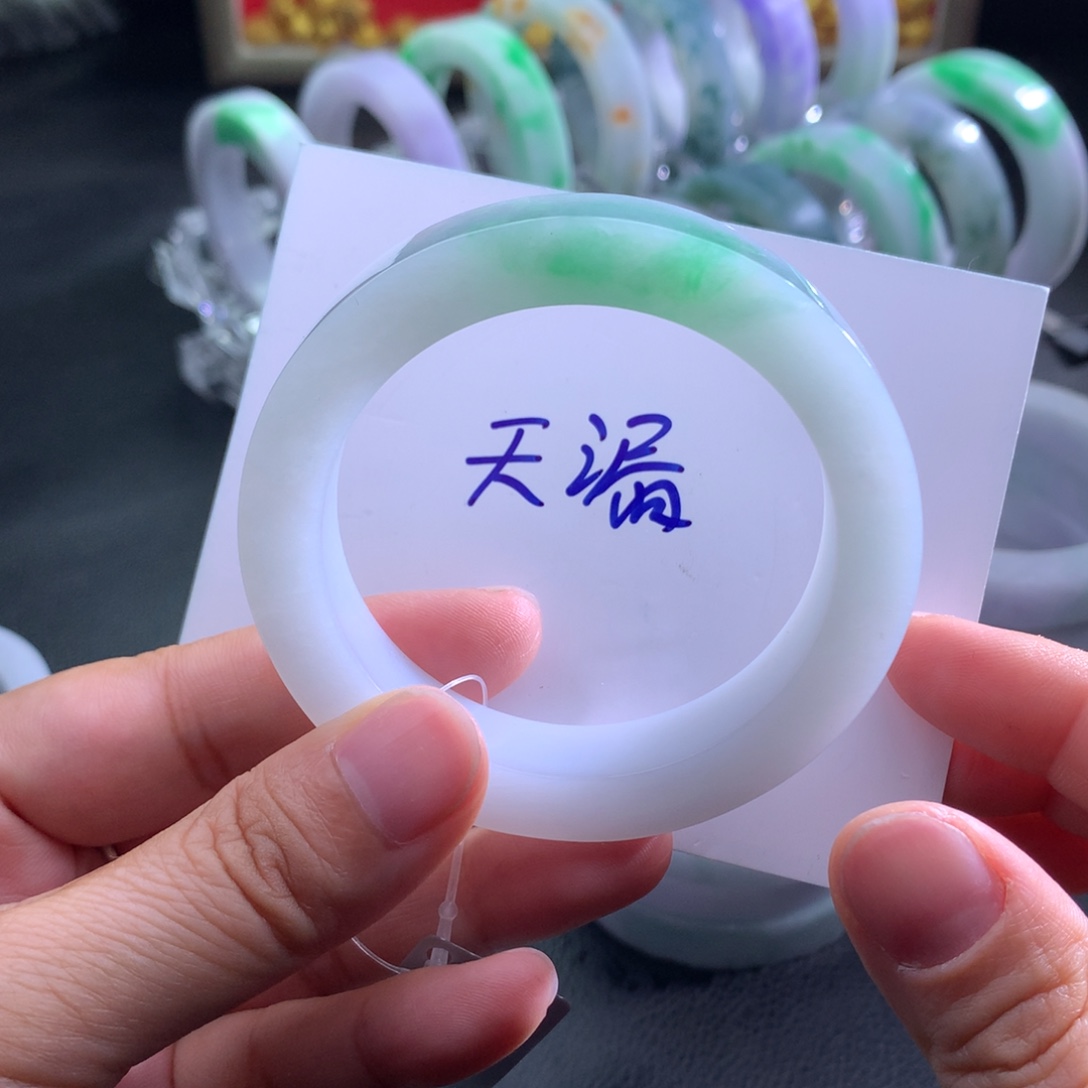 定制翡翠未镶嵌翡翠手镯