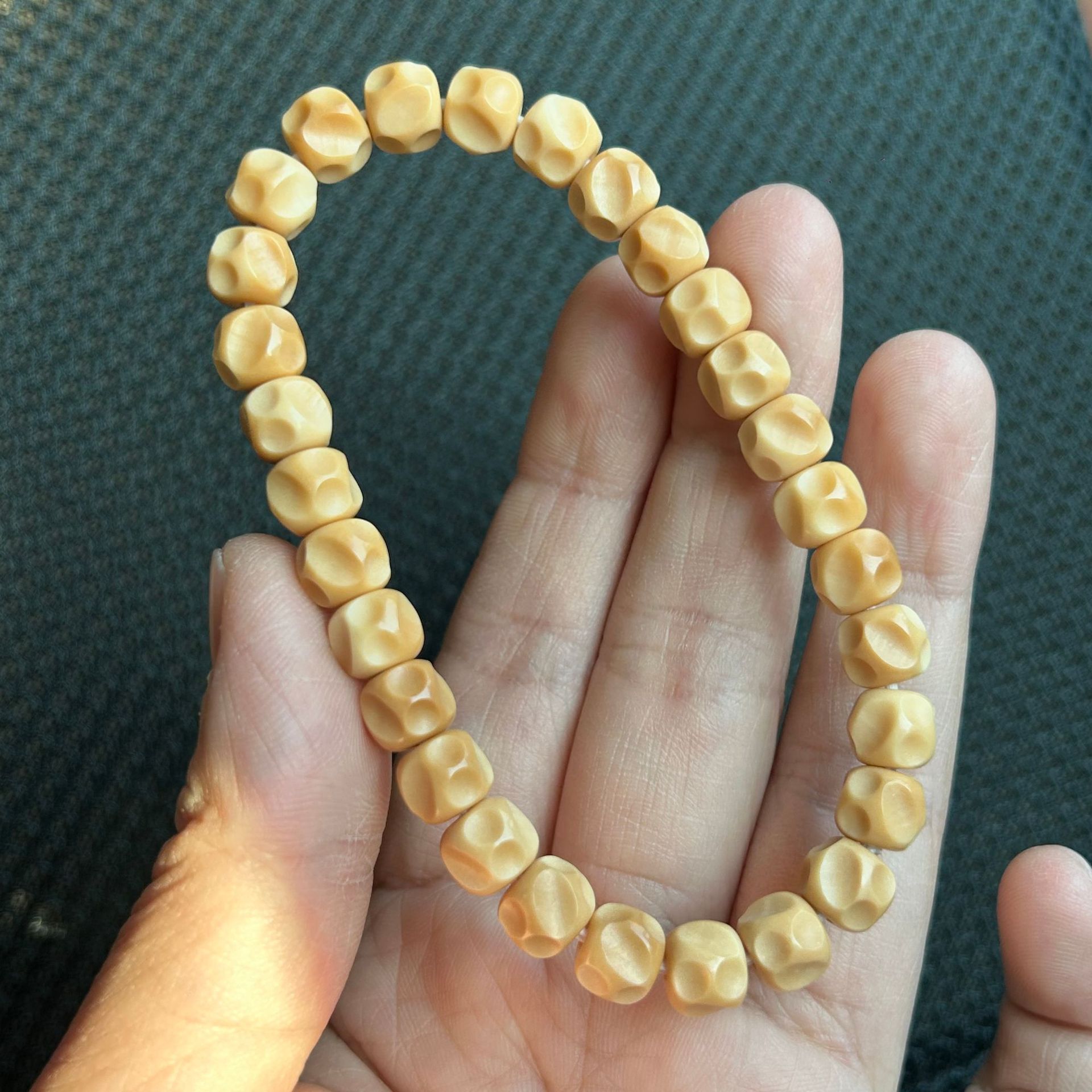 龙脊菩提雕刻扭转无相药片百香籽老料龙脊8mm深凹无相手串