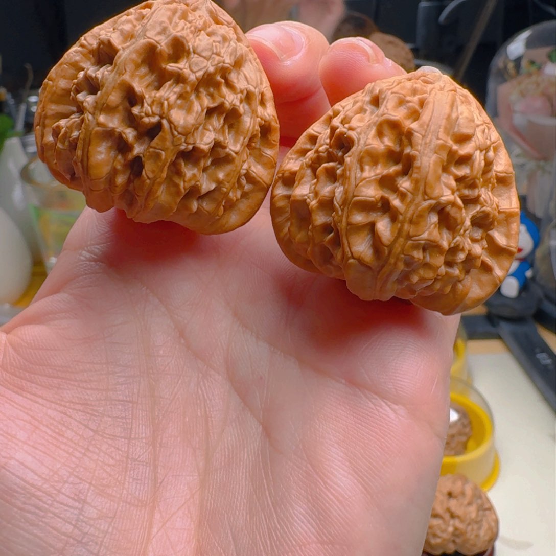 核桃把件39尺寸三角白